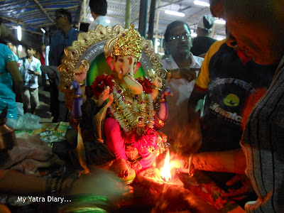 Ganpati Arti being performed before visarjan