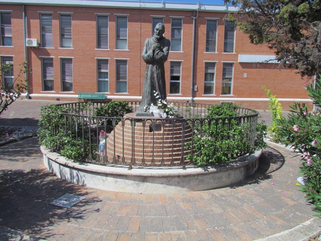 Tabernacoli italiani Santa Croce di Magliano. San Pio da Pietrelcina