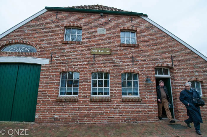 Hausforscher Unterwegs Nah Am Wasser Auf Schwankendem Grund