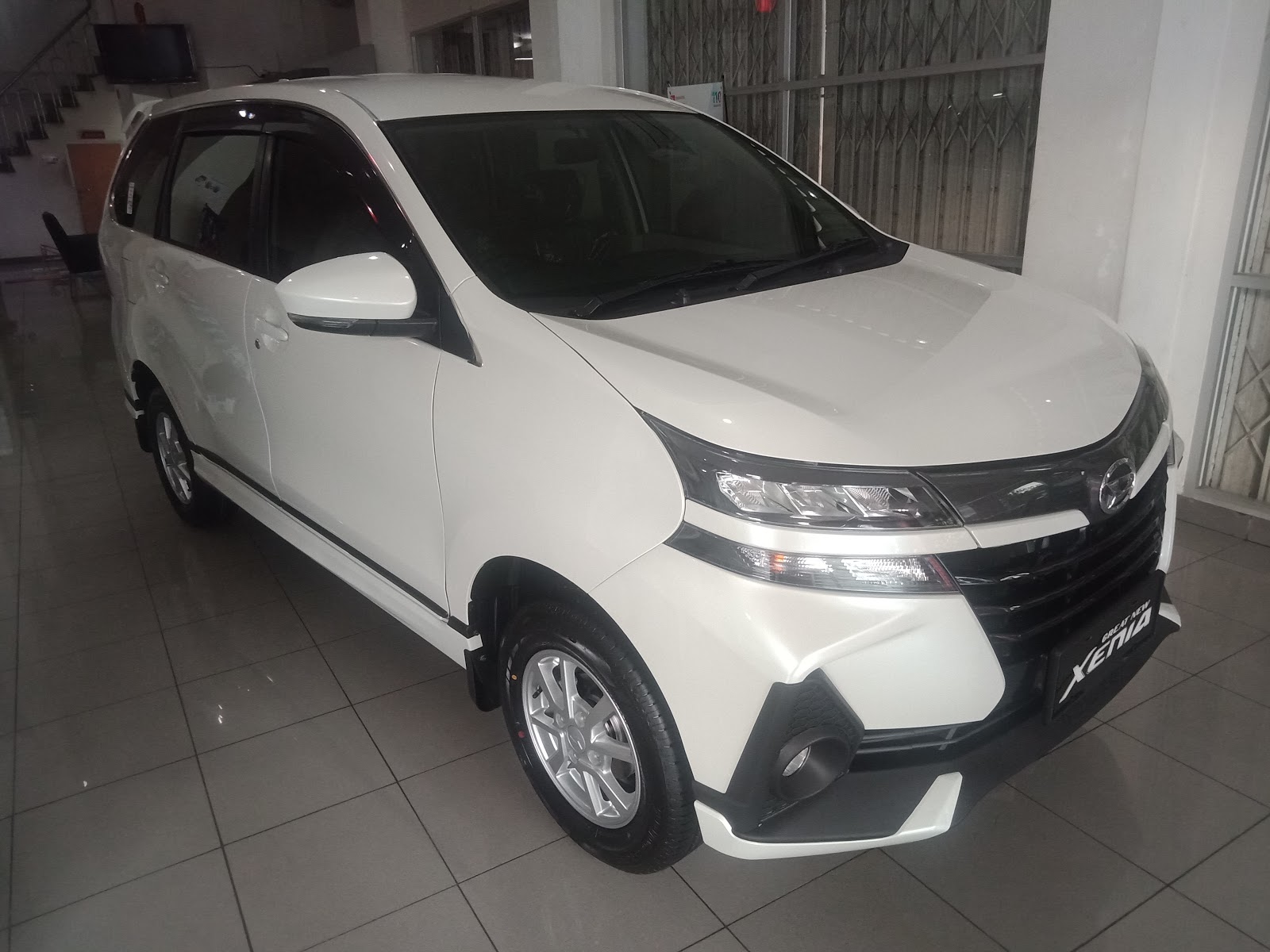 Gambar Wallpaper Mobil Xenia