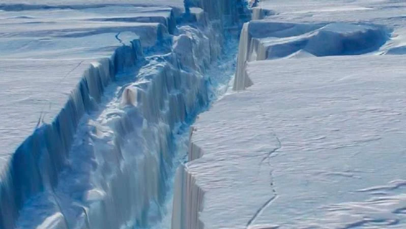 Λιώνει τεράστιος παγετώνας μεγαλύτερος από την Ισπανία! Τι λένε οι επιστήμονες