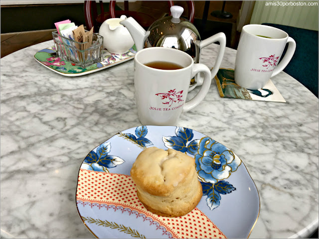 Ruta Gastronómica por Salem: Té y Scones en Jolie Tea Company