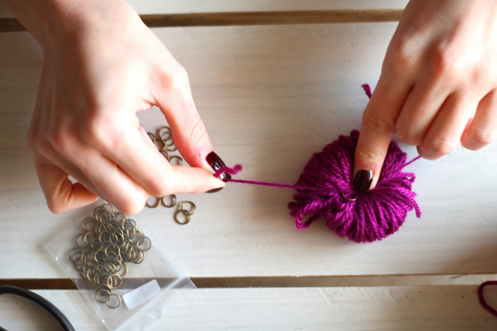 DIY : comment faire un pompom en laine sans carton ? — Slanelle Style
