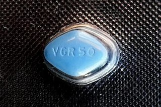 Generisches Tadala Black