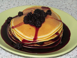 Clatite americane cu dulceata de mure / Pancakes with blackberry jam