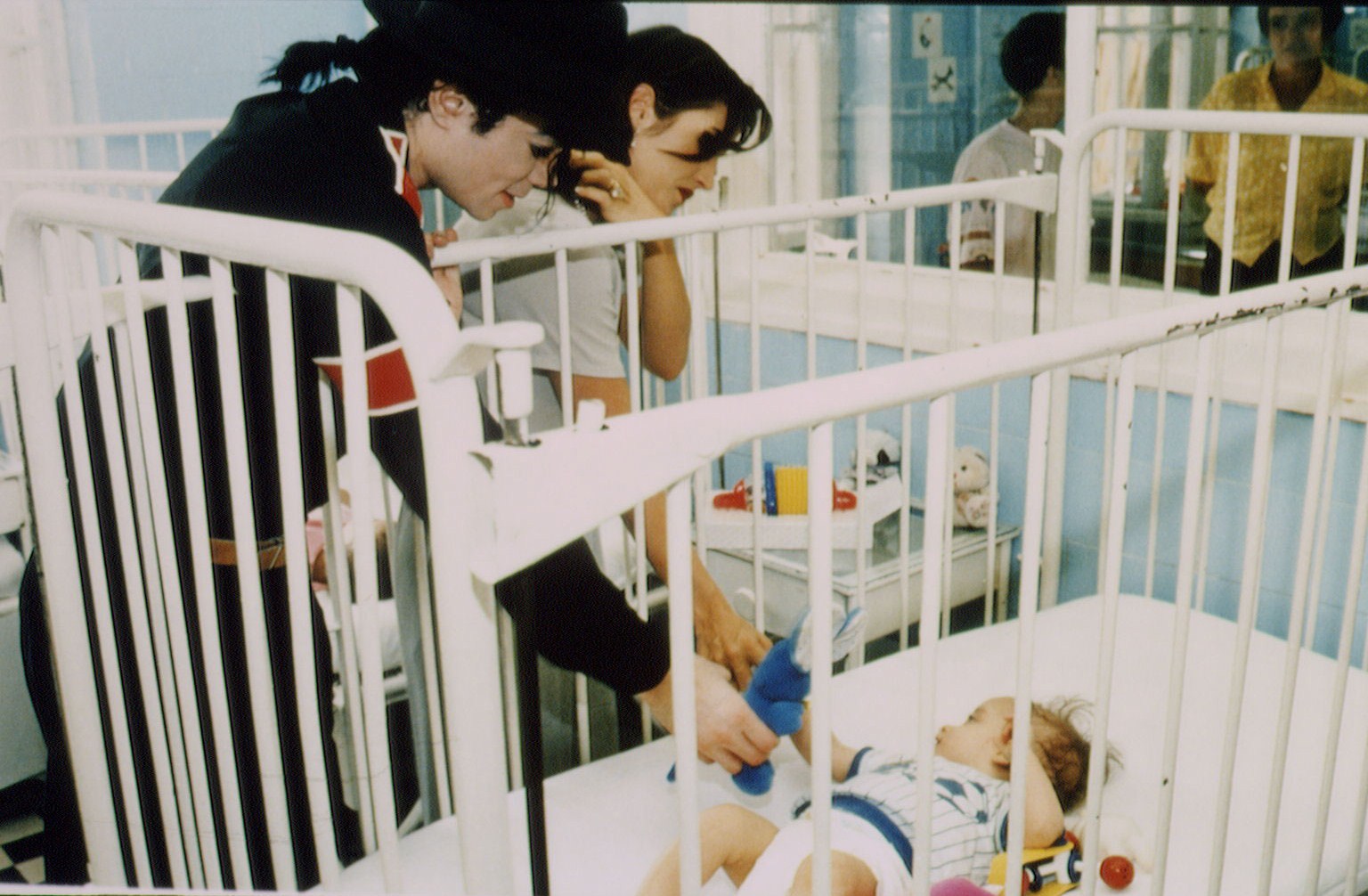 Майкл джексон в москве в детском доме Майкл джексон в москве в детском доме