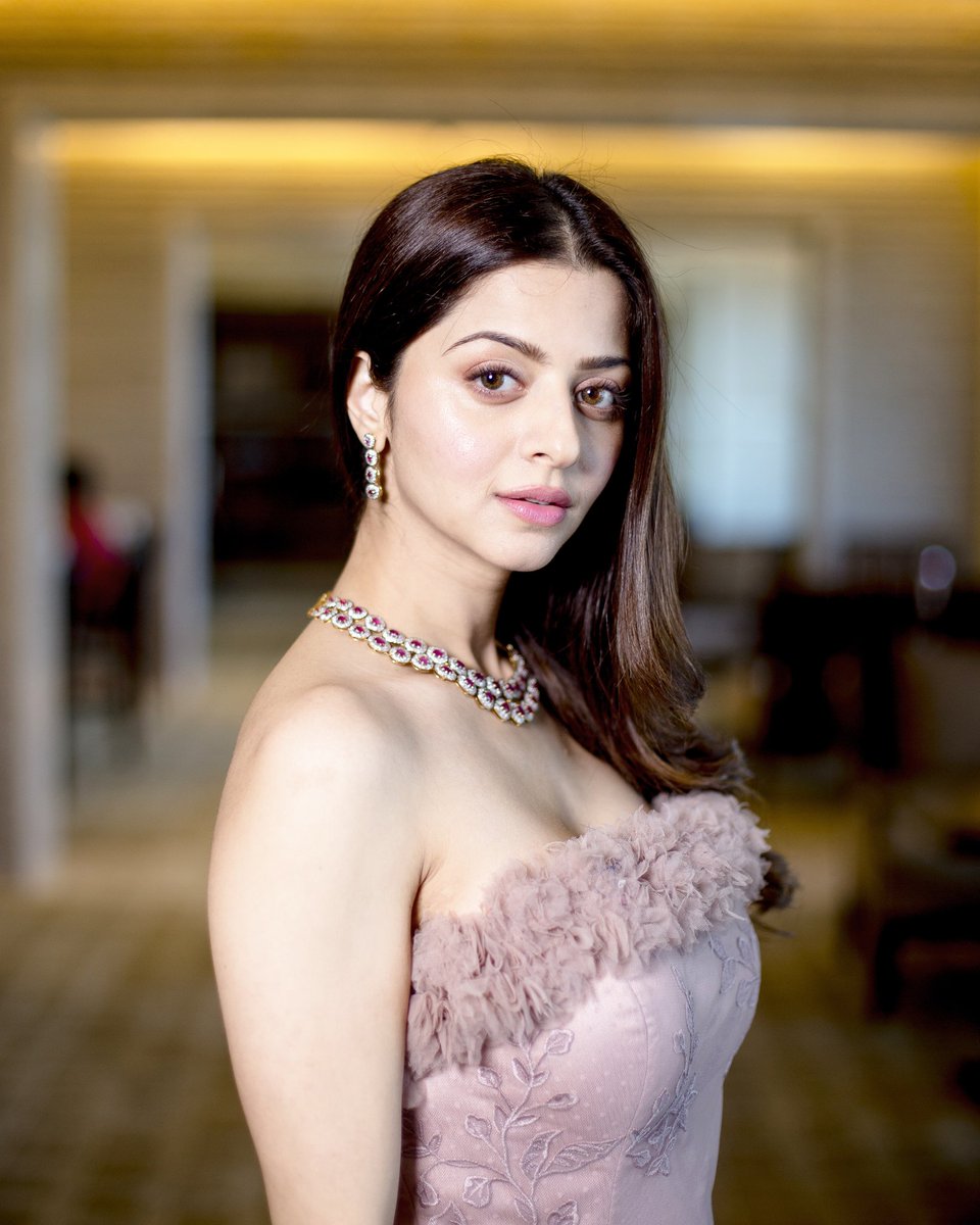 Vedhika Latest Still Photoshoot - Latest Movie Updates, Movie ...