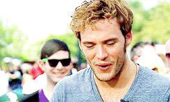 Dang met moi? Hay nhin nu cuoi cua Sam Claflin (Me Before You) de duoc 'sac' day nang luong nao! - Anh 19
