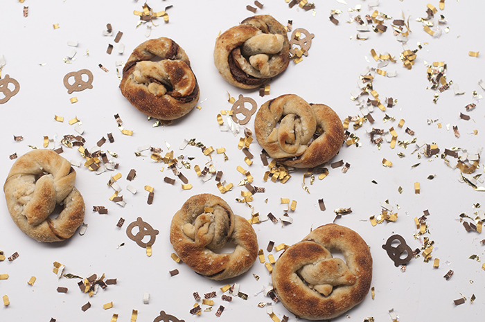 Nutella Stuffed Pretzels - THE PARTY PARADE