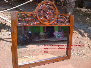 cermin antik.cermin ukir jepara,1,2 jt.teratai angsa,finishing rustic,cermin minimalis antik