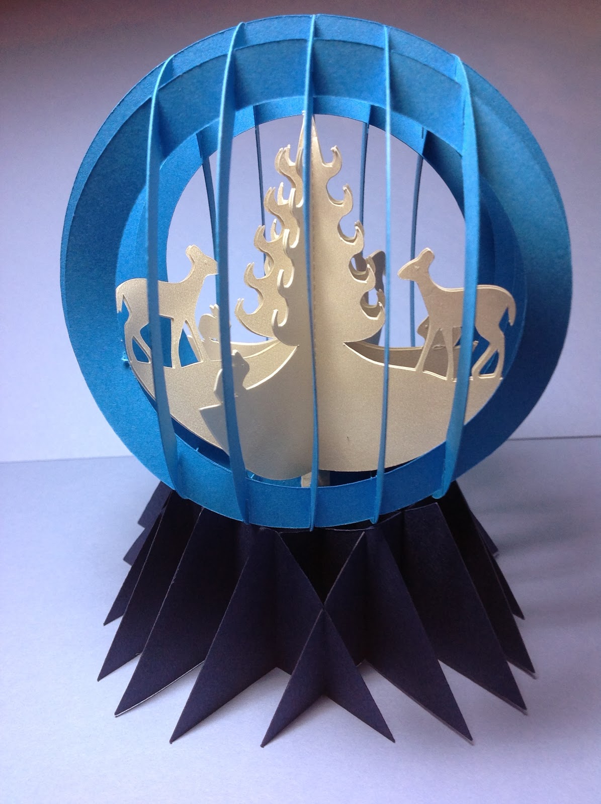papercrafts-and-other-fun-things-paper-snow-globe-sliceform-for