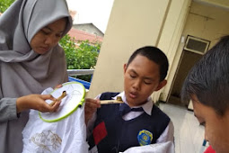 KENALKAN WARISAN BUDAYA, SISWA DIAJARI MEMBATIK BERSAMA