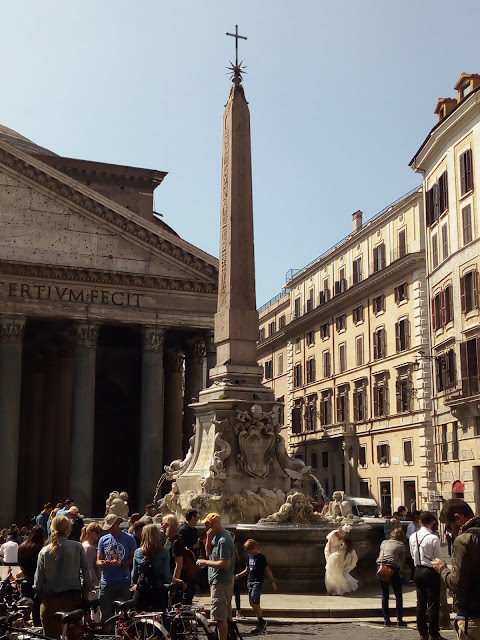 La fontaine du Panthéon et son obélisque