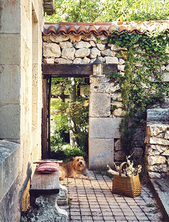 Rustic stone house in Spain | Design by Mikel Larrinaga via El Mueble