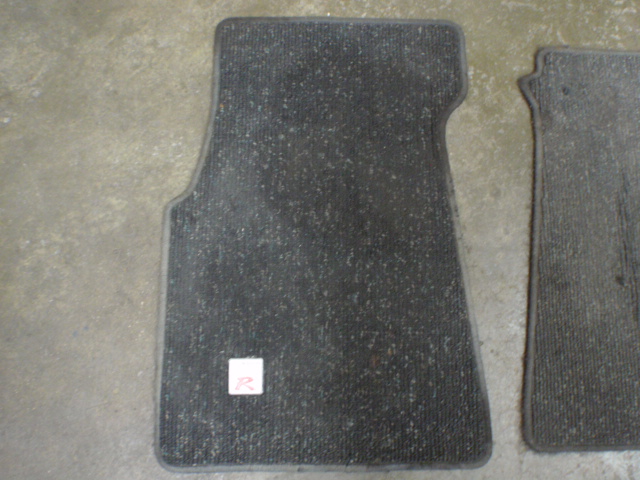 Honda%2BIntegra%2BType-R%2BDC2%2B1%2BSet%2BGenuine%2BCarpet%2BMats%2B%25285%2529.JPG