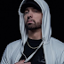 Eminem ironiza e agradece o sucesso do álbum "Kamikaze" aos críticos em anúncio publicitário