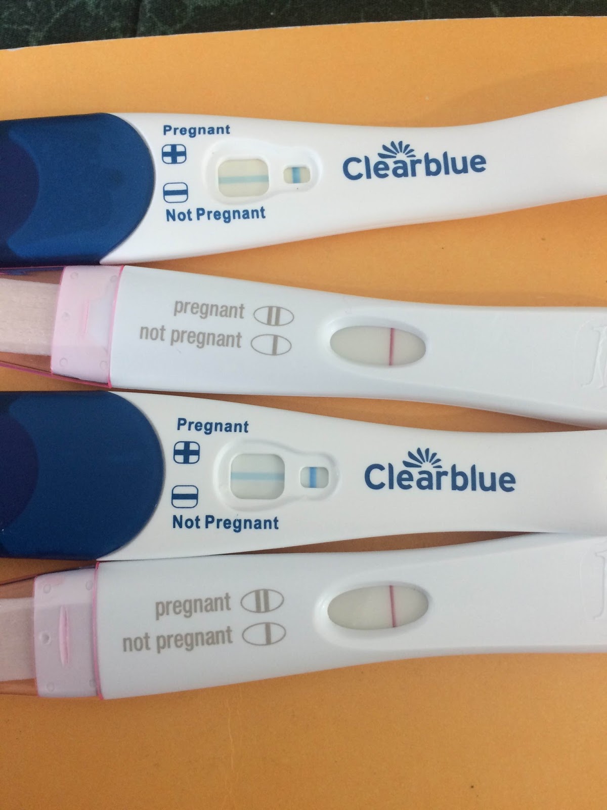 Инструкции теста на беременность клеар блю. Тест клеар Блю. Струйный тест на беременность Clearblue. Положительный тест Clearblue струйный. Результаты теста на беременность Clearblue.
