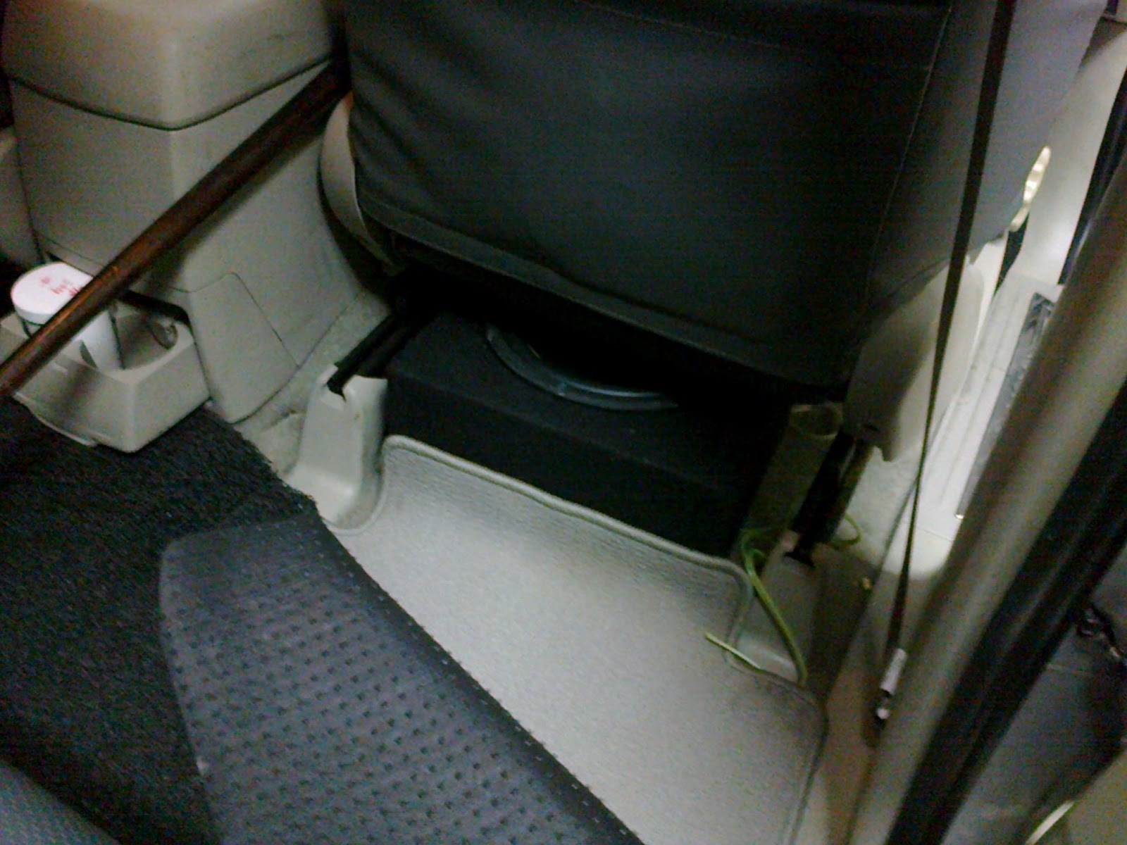 EB AUDIO: under the seat custom 10'' subwoofer box