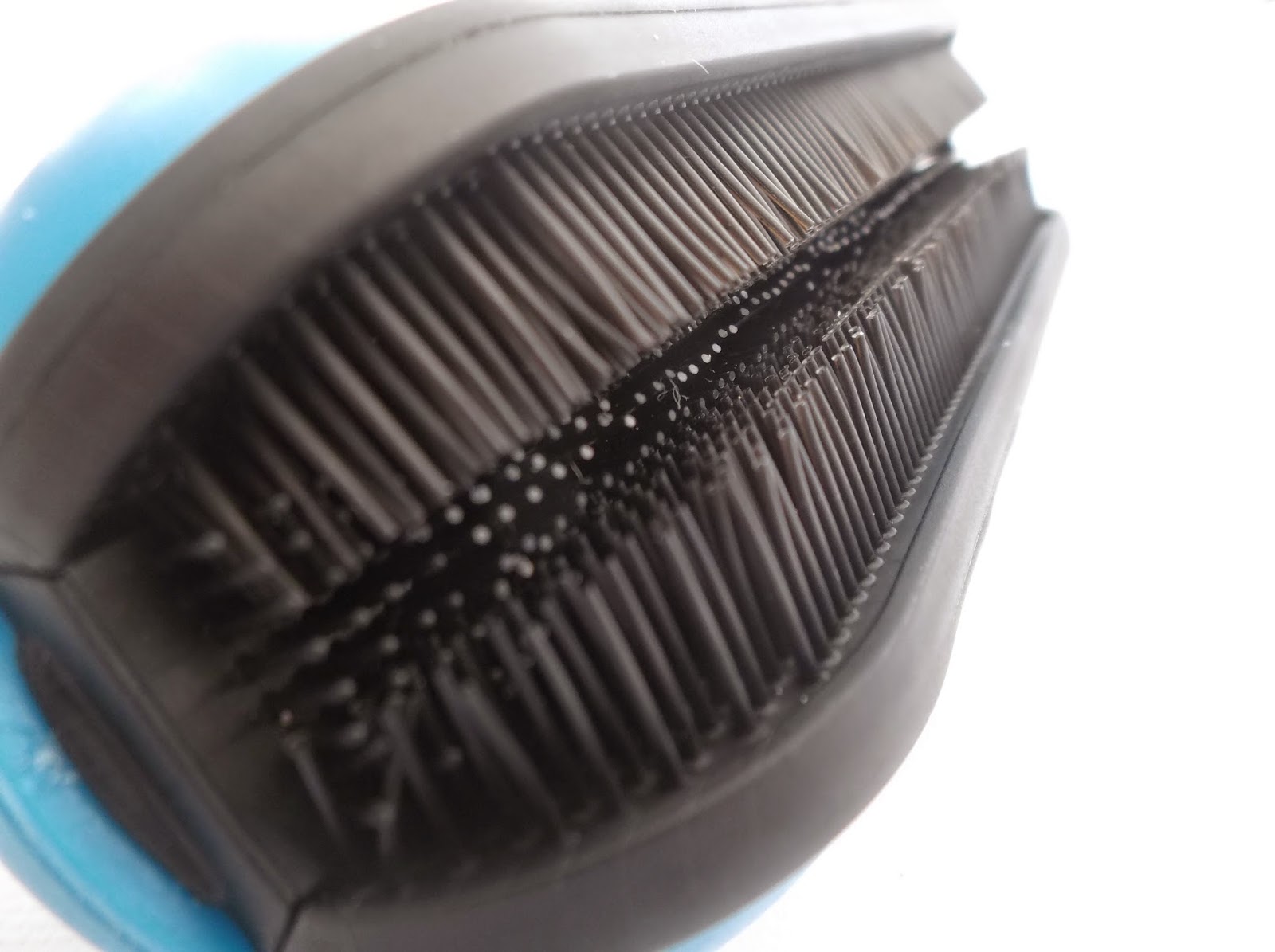 Megaaanii Bruzz the most hygienic nail brush in the world!