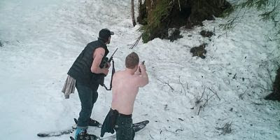 Un padre y su hijo son visto Matando Osos protegidos en Alaska