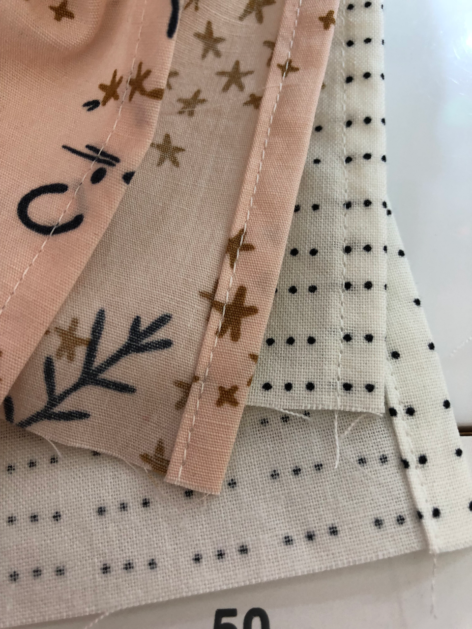 she can quilt Holiday Pillowcase Tutorial Three Styles A FAL Tutorial