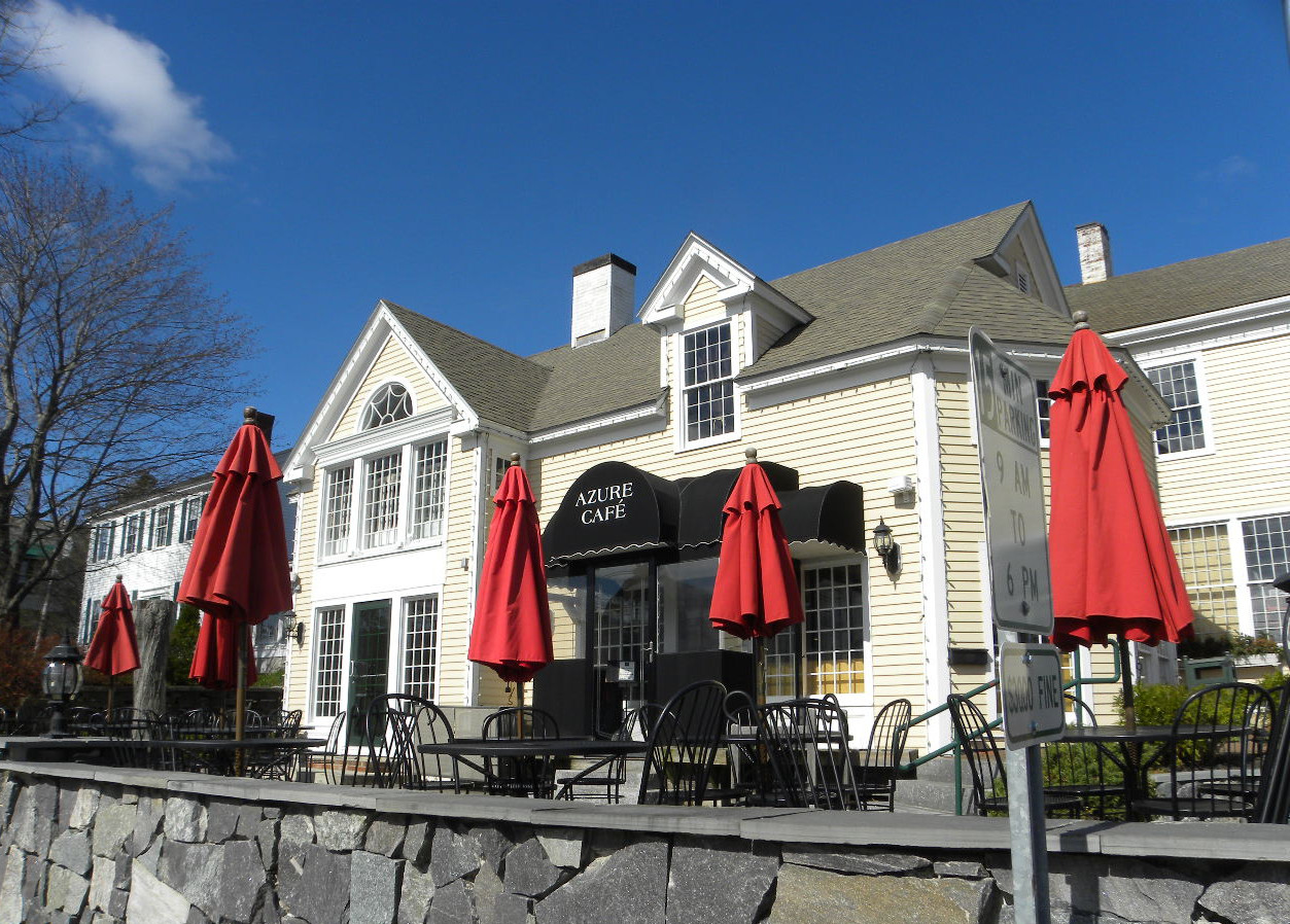 studio lolo Walking through Freeport