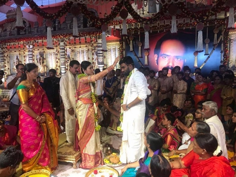 Minister Paritala Sunitha S Son Enters Wedlock With Alam Gnana Indian Celebrity Events The main character is the villainess from the novel she has read into which she was doomed to die, but no! son enters wedlock with alam gnana