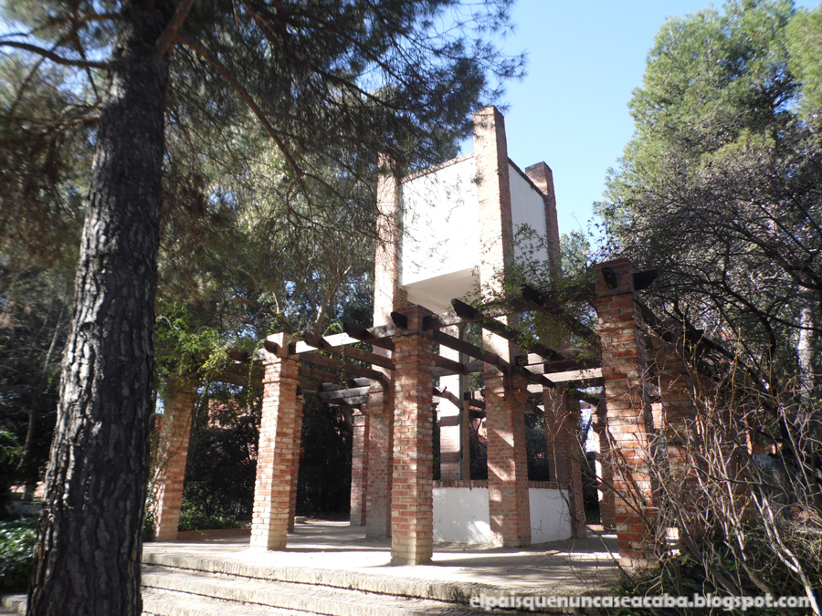 El país que nunca se acaba La Quinta de los Molinos, un célebre parque