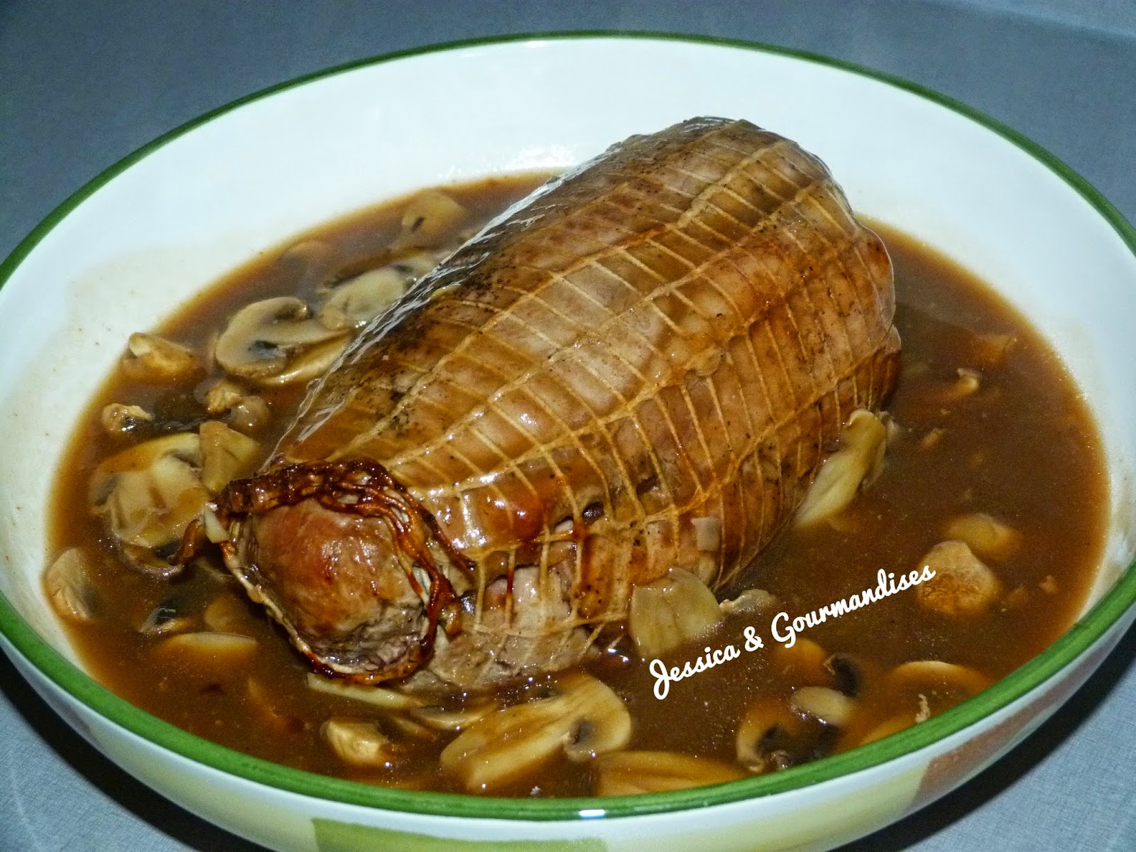 Rôti De Veau Aux Champignons Et Crème Fraîche jessicaetgourmandises.blogspot.com