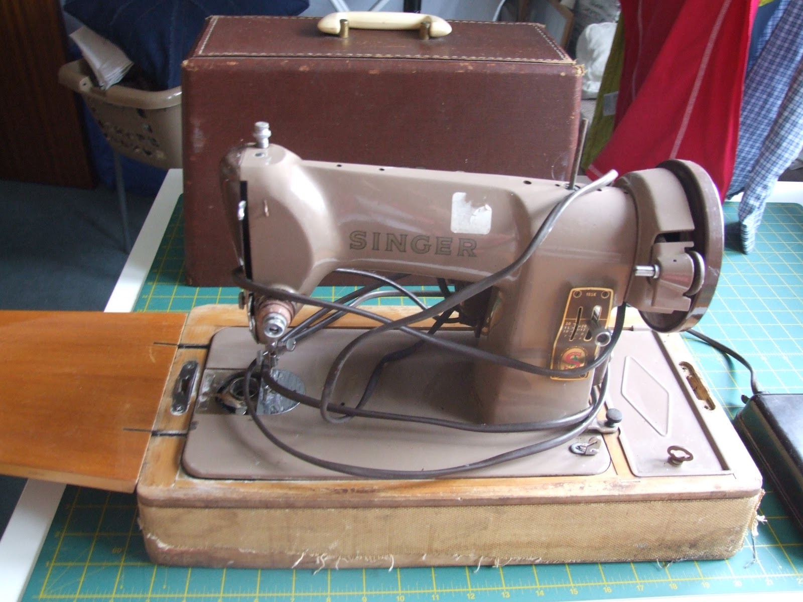 Sew Ruthie Style: Singer 185K