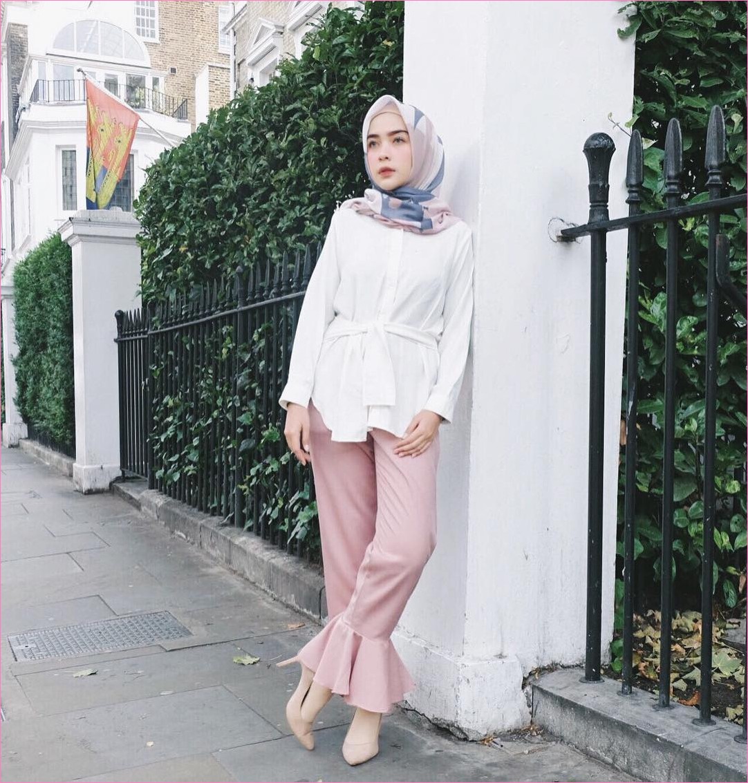 Outfit Baju Hijab Casual Untuk Ke Kantor Ala Selebgam 2019