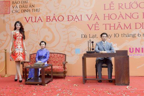 Nguoi dep HHHV Viet Nam tham du le ruoc tuong vua Bao Dai, Hoang hau Nam Phuong - Anh 3