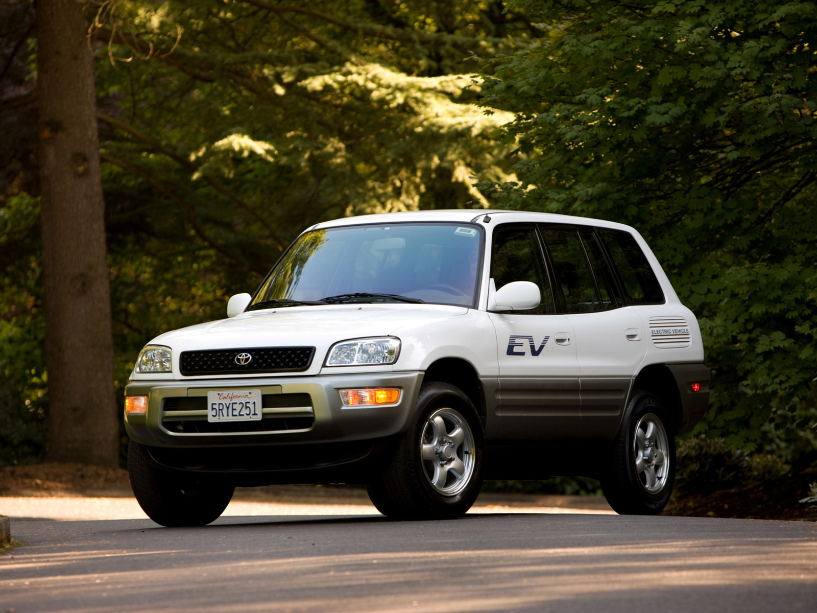Cars of Yesterday and Tomorrow: 2012 Toyota RAV4 EV