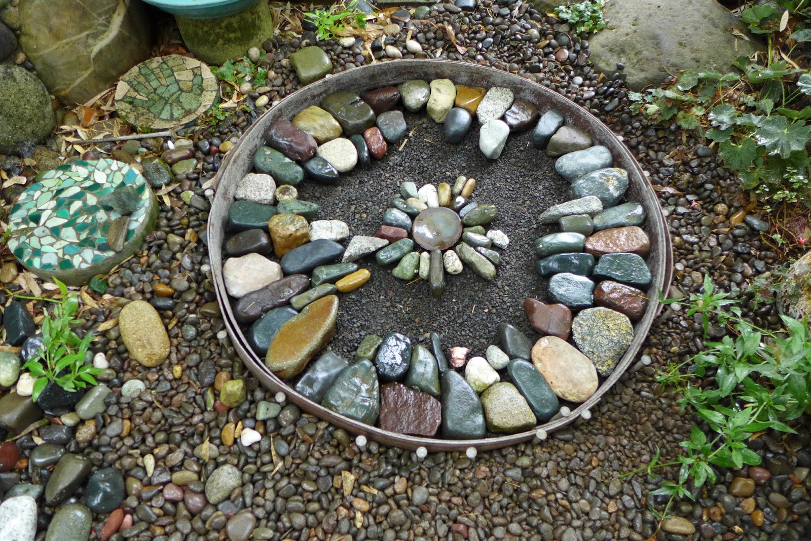 Jeffrey Bale's World of Gardens Building a Pebble Mosaic Stepping Stone
