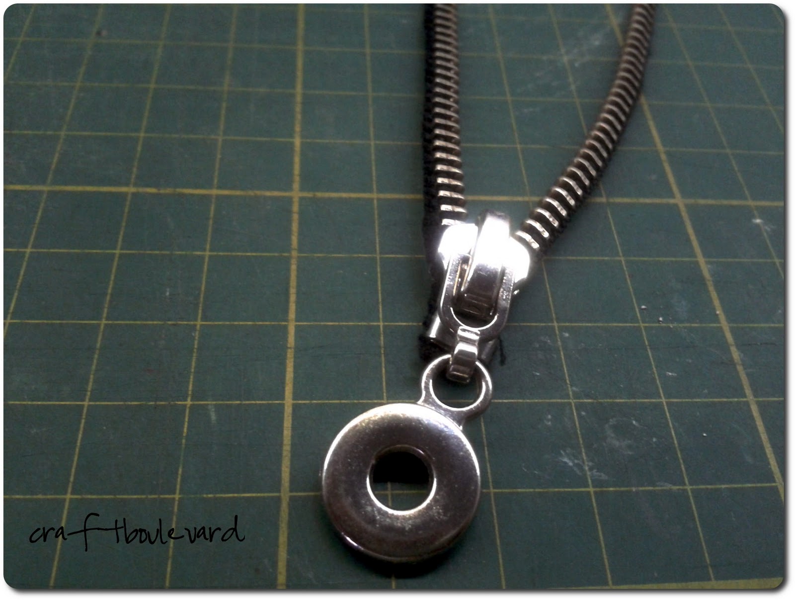 craft boulevard Metal zipper necklace
