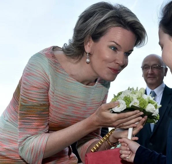 Queen Mathilde was glowing in a bold, form-fitting pastel-hued dress, she wore with a pair of classic nude heels, as she arrived at the Baillet Latour Health Prize ceremony