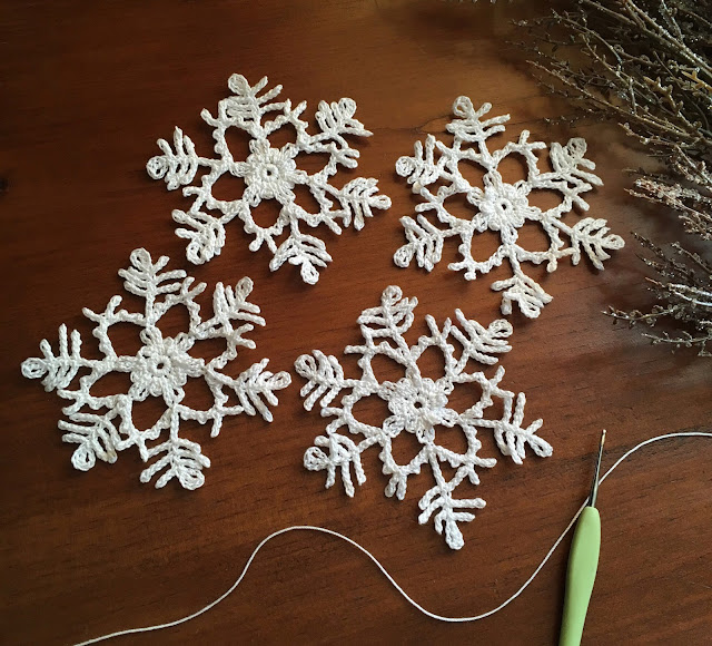 Draiguna Snowflakes, doilies, and a mystery