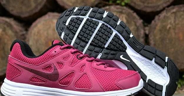 nike revolution 4 black pink