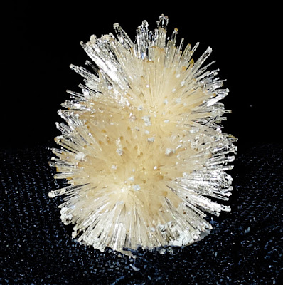 Mineral: aragonito acicular