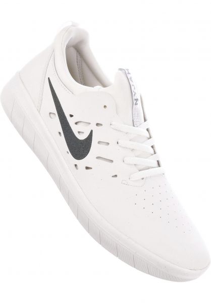 nyjah huston shoes on feet
