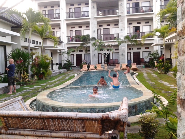 Where will you stay?*  #23 Pengalaman Menginap di Hotel Kutamara, Kuta, Lombok dan Holiday Resort Hotel Senggigi