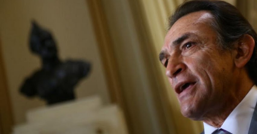 Congresista fujimorista Héctor Becerril explicó la ausencia de Fuerza Popular en reunión entre Martens y maestros Congresista fujimorista Héctor Becerril explicó la ausencia de Fuerza Popular en reunión entre Martens y maestros