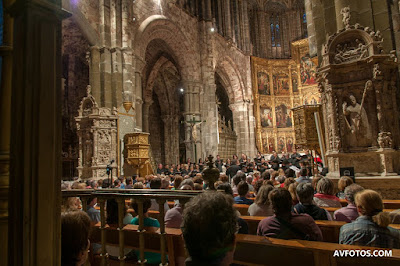 Participants from the Zenobia Musica course in Avila, conducted by Peter Phillips, in Avila Cathedral - photo Avfotos.com