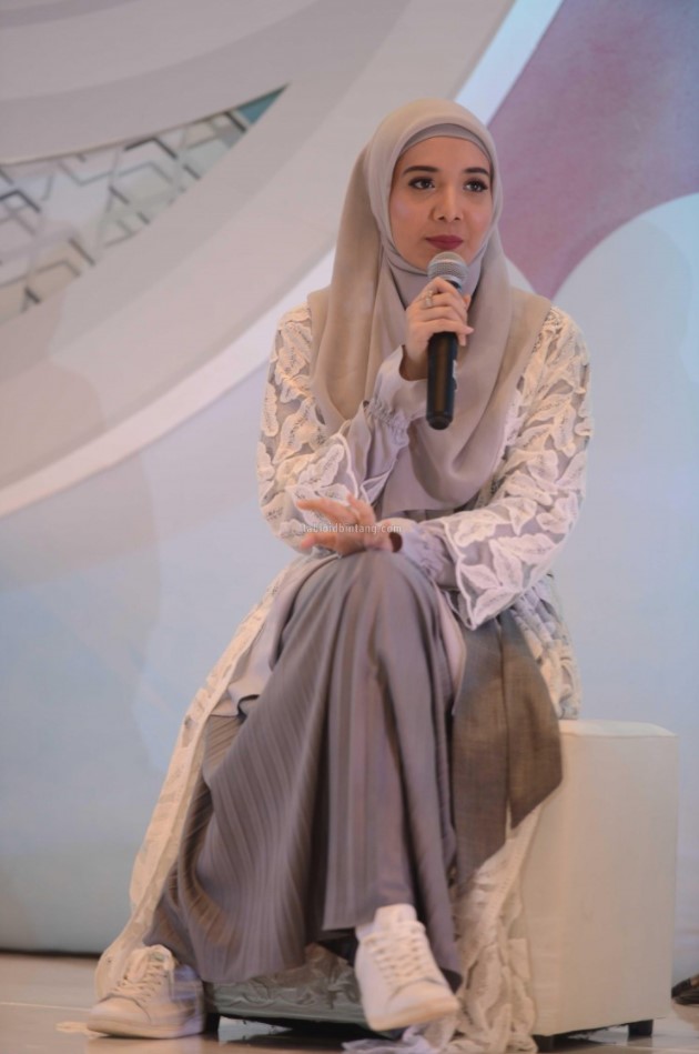 √ 23 Model Hijab Zaskia Sungkar Modern yang Simple Super Cantik Terbaru