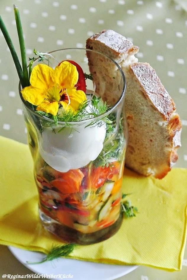 Reginas Wilde Weiber Küche: Ei im Glas mit frischen Kräutern und Gemüse ...