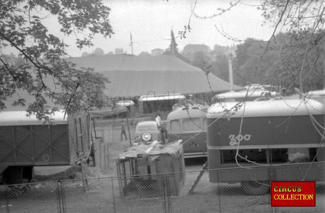 camion roulottes et cage du Cirque Bouglione 1962