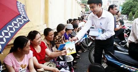 Phát tờ rơi Dĩ An