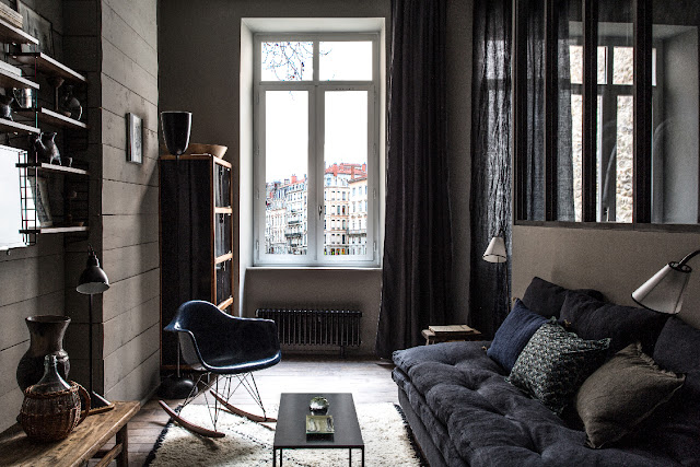 Tiny studio in dark tones in Lyon by Maison Hand