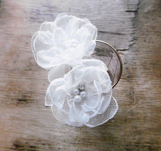 OnePerfectDay: Ivory Flower Hair Pins