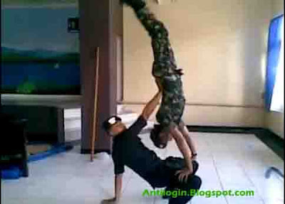 VIDEO Adu Dance BRIMOB Vs TNI